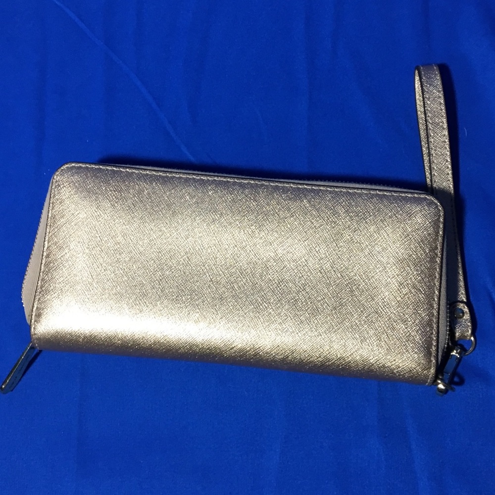 Michael Kors Wristlet Clutch Wallet - Picture 7 of 8